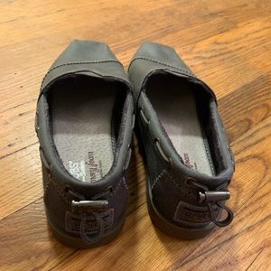 Dark grey memory foam bobs